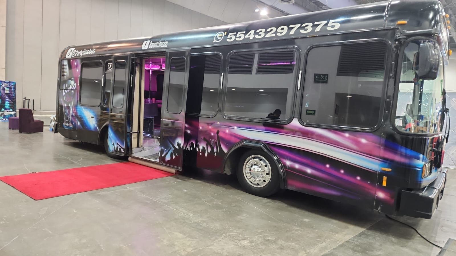 Cantaritos Party Bus con alfombra roja