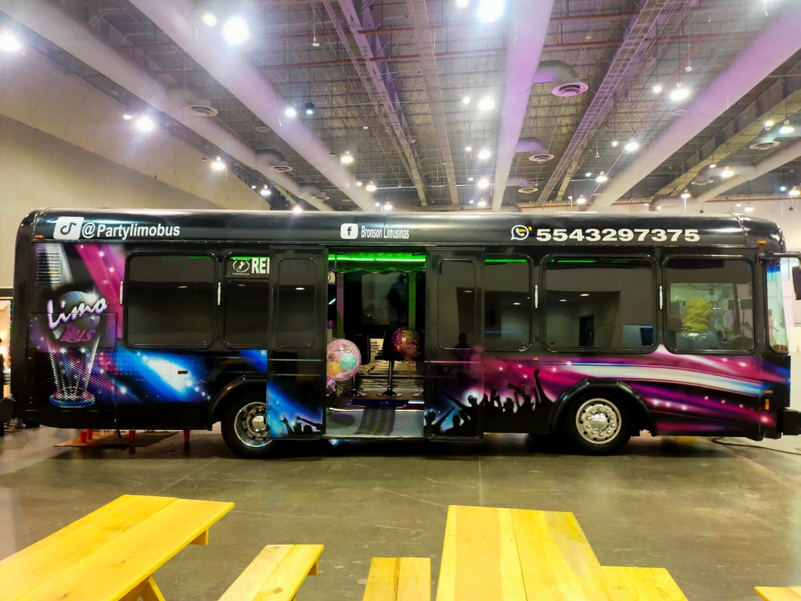 Cantaritos Party Bus - Vista lateral